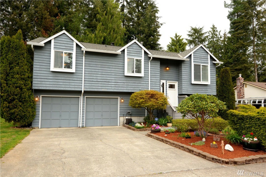 Property Photo:  4917 127th Place SE  WA 98208 