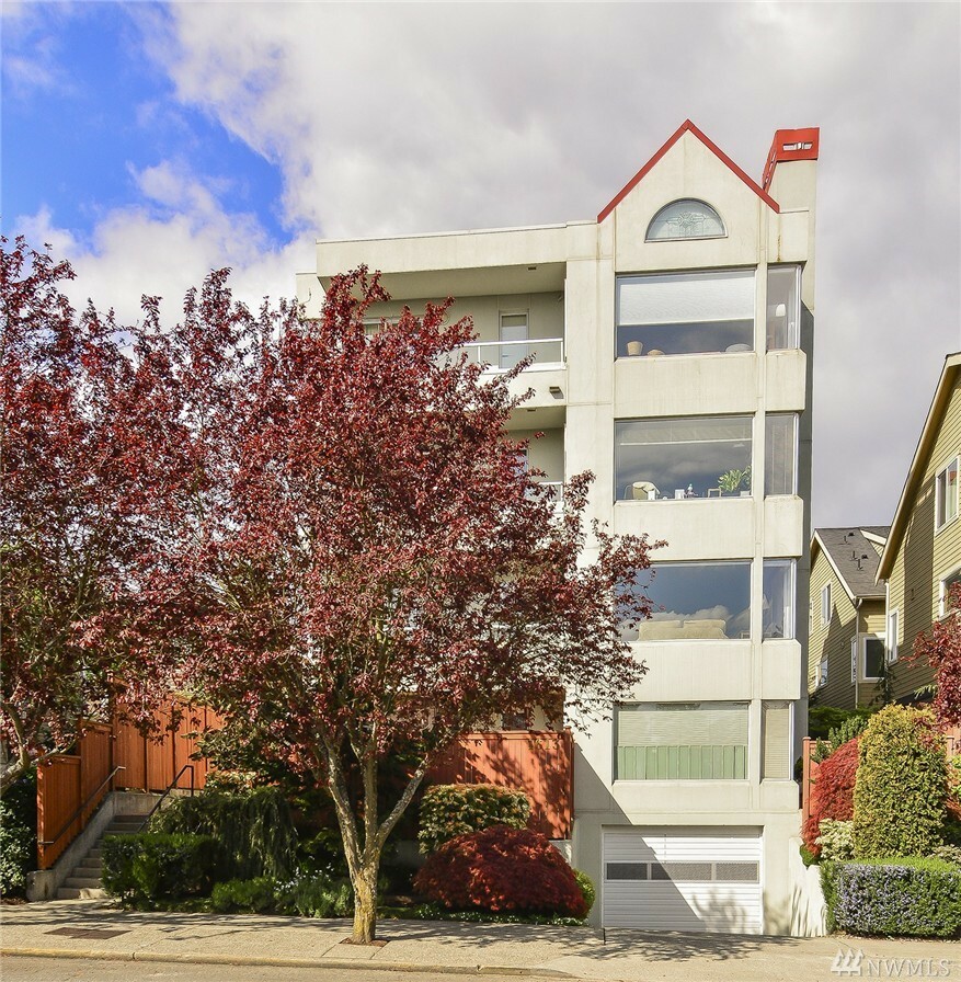 Property Photo:  1613 California Ave SW 102  WA 98116 