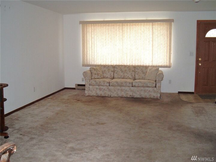 Property Photo:  712 Sunrise Dr  WA 98841 