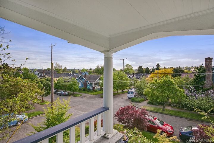 Property Photo: 4802 Burke Ave N WA 98103