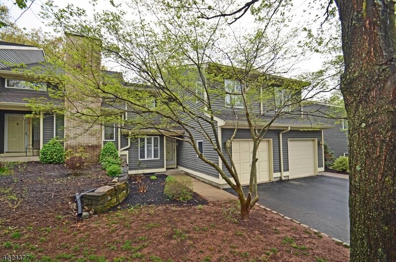 Property Photo:  18 Inverrary Pl  NJ 08801 