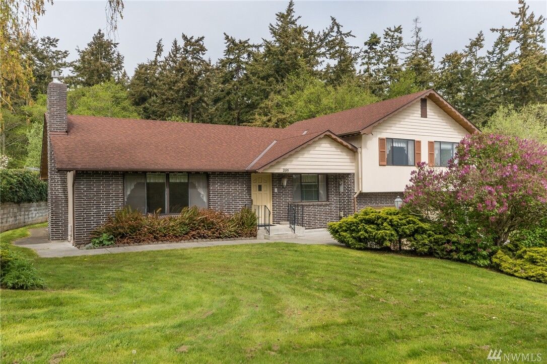 Property Photo:  2195 N Fairway Lane  WA 98277 