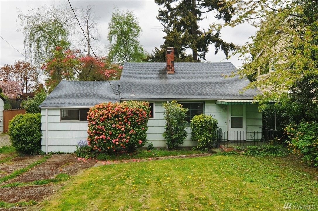 Property Photo:  3232 NE 97th St  WA 98115 