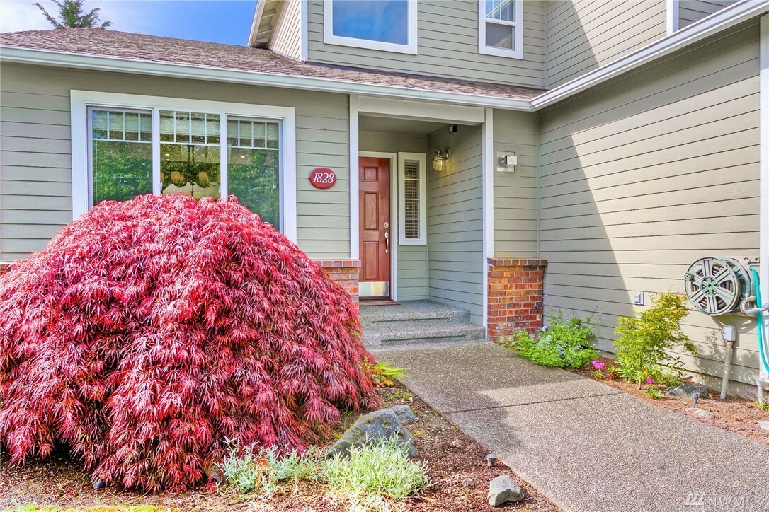 Property Photo:  1828 21st Ave SE  WA 98372 