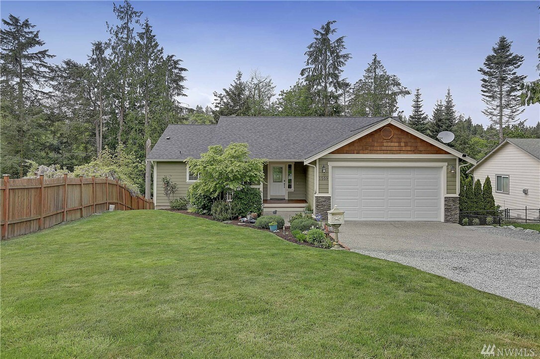 Property Photo: 1559 Silver Fir Dr WA 98282
