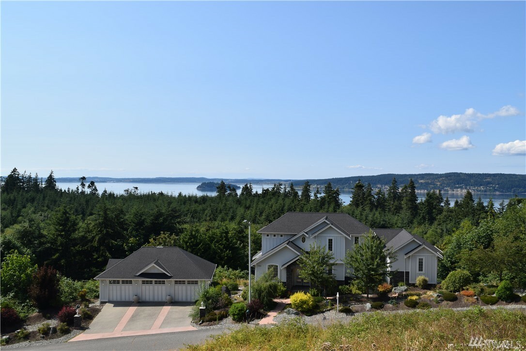 Property Photo: 1059 Malvern Hills Dr WA 98282