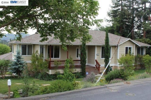 Property Photo:  611 Renfrew Rd  CA 94803 