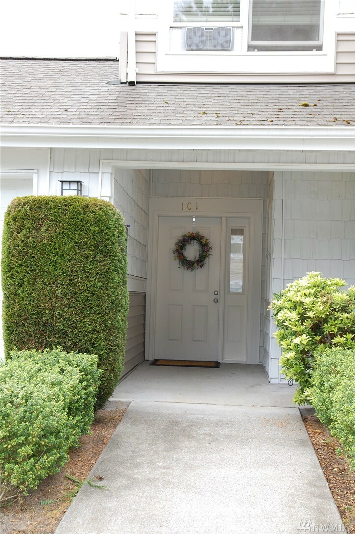 Property Photo:  420 228th St SW 101  WA 98021 