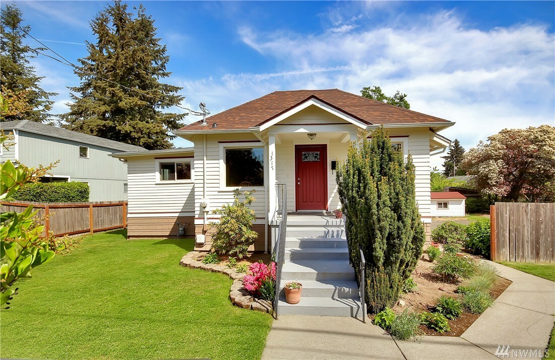 Property Photo:  1317 S Proctor St  WA 98405 