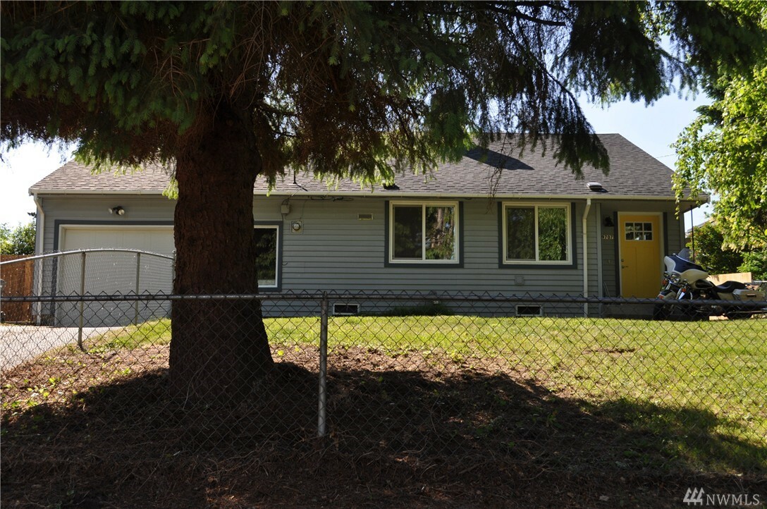 Property Photo:  19707 10th Ave S  WA 98148 