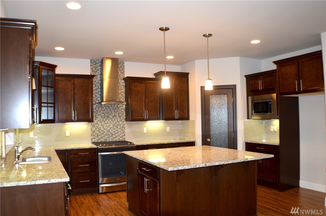 Property Photo: 8820 29th St Ct E WA 98372