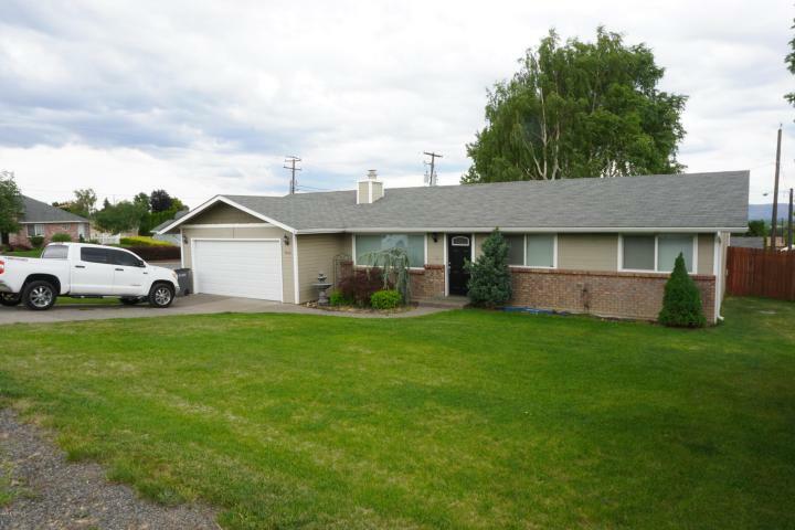 Property Photo: 3206 Mountainview Ave WA 98901