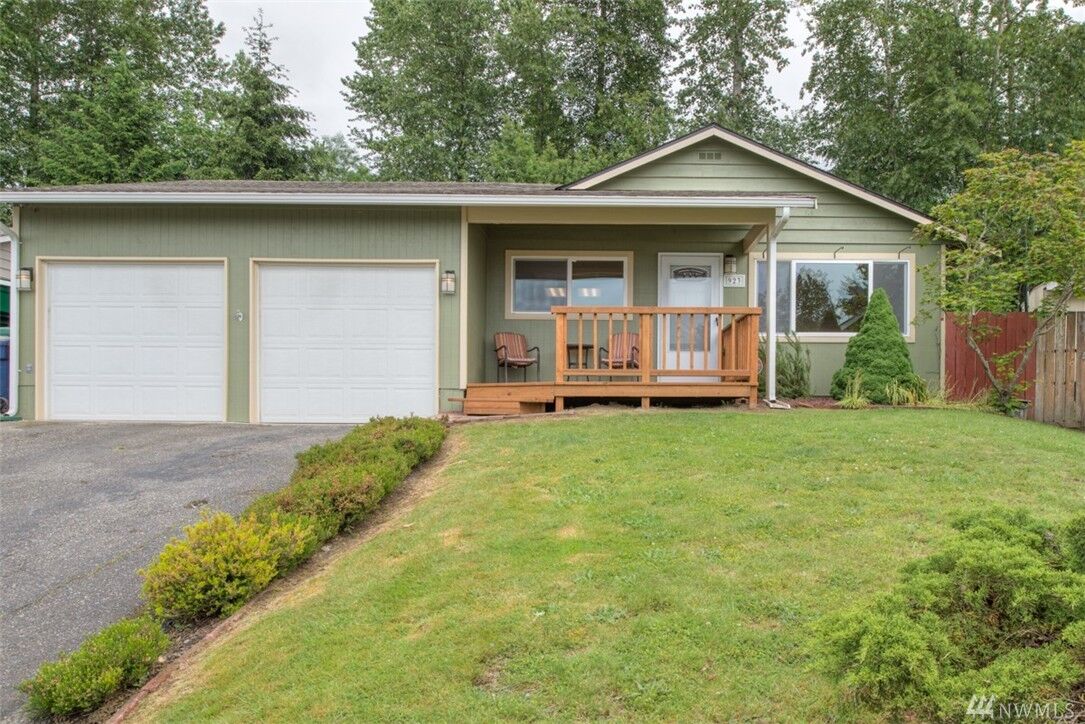 Property Photo: 923 87th Avenue NE WA 98258