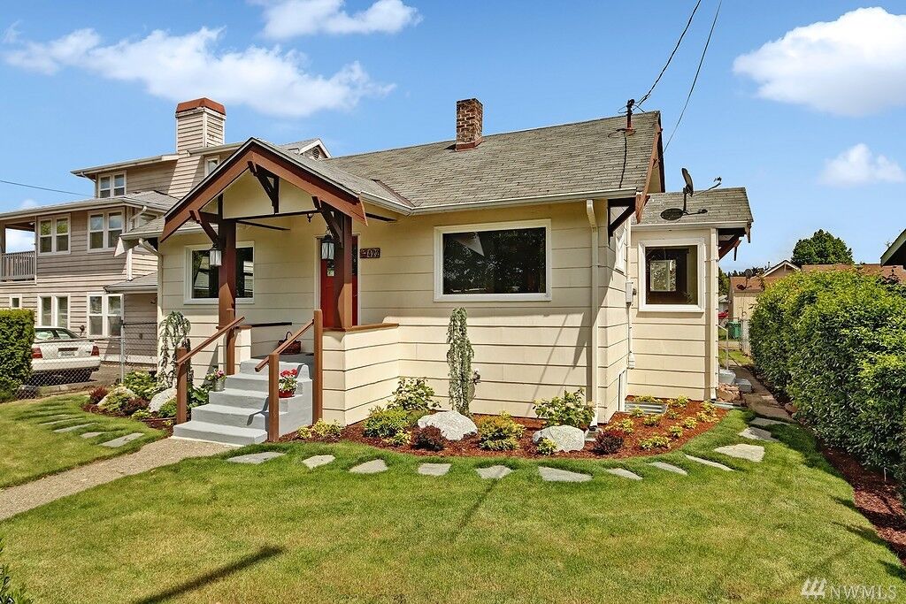Property Photo:  422 Burnett Ave N  WA 98057 