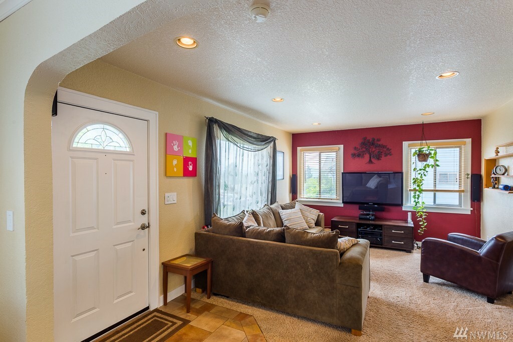 Property Photo: 2308 Lowell Rd WA 98203
