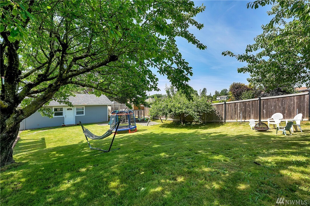 Property Photo:  5939 Malloy Ave  WA 98248 