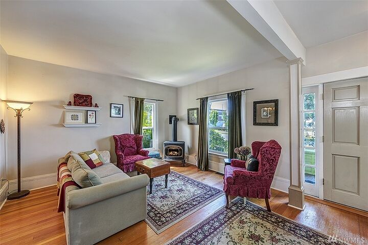 Property Photo:  3013 Nassau St  WA 98201 