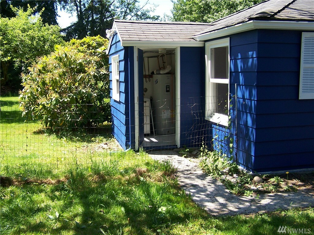 Property Photo:  23912 84th Ave W  WA 98026 