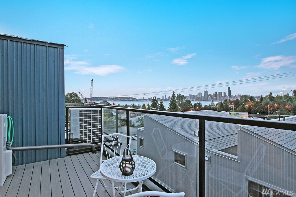 Property Photo:  2373 Harbor Ave SW  WA 98126 