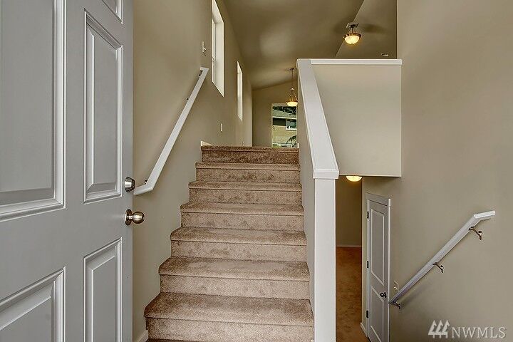 Property Photo:  7115 17th Place SE  WA 98258 