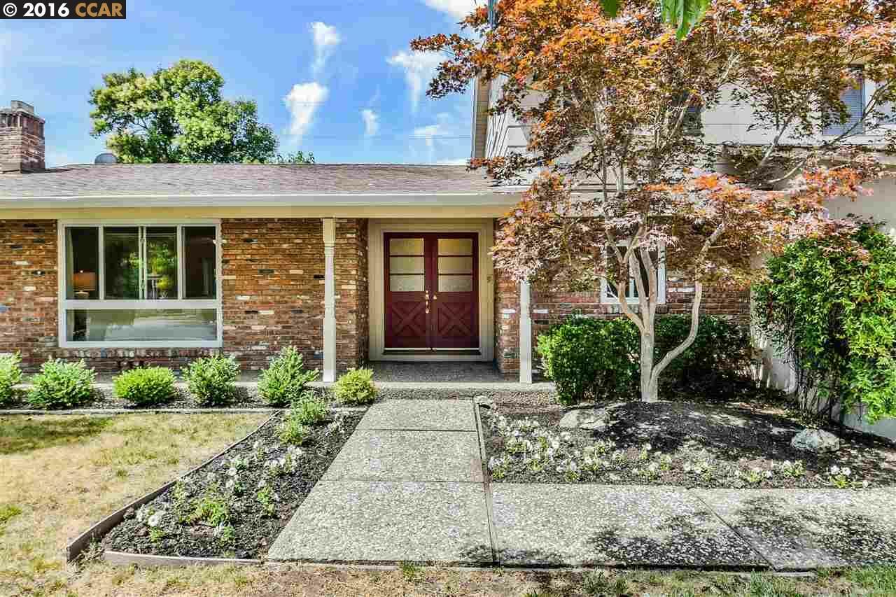 Property Photo: 611 Wintergreen Ln CA 94598