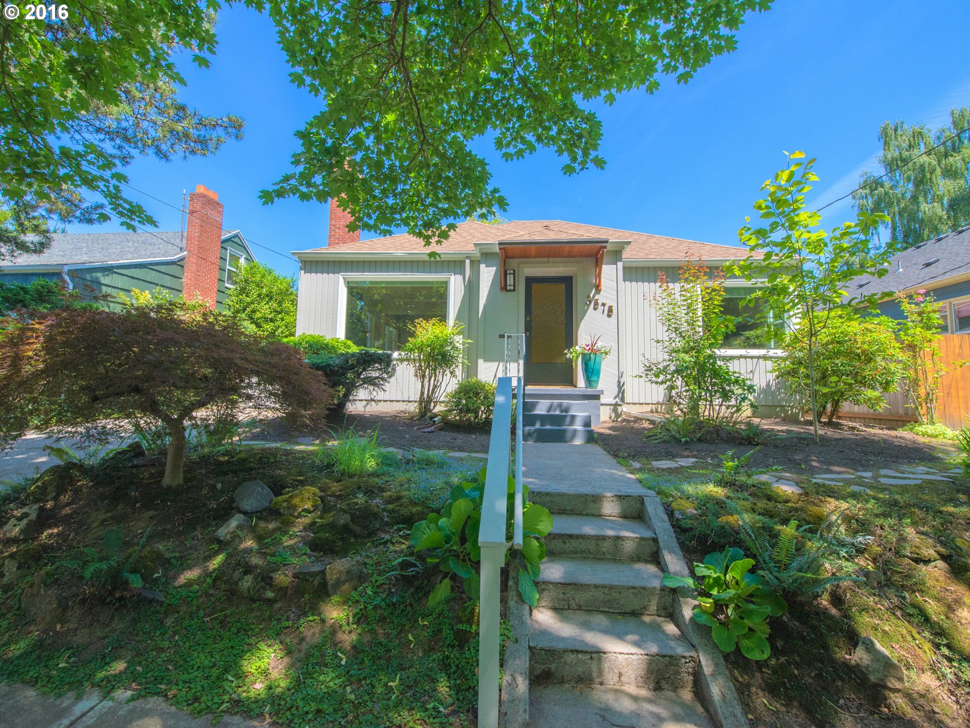 Property Photo: 3575 NE Ainsworth St OR 97211