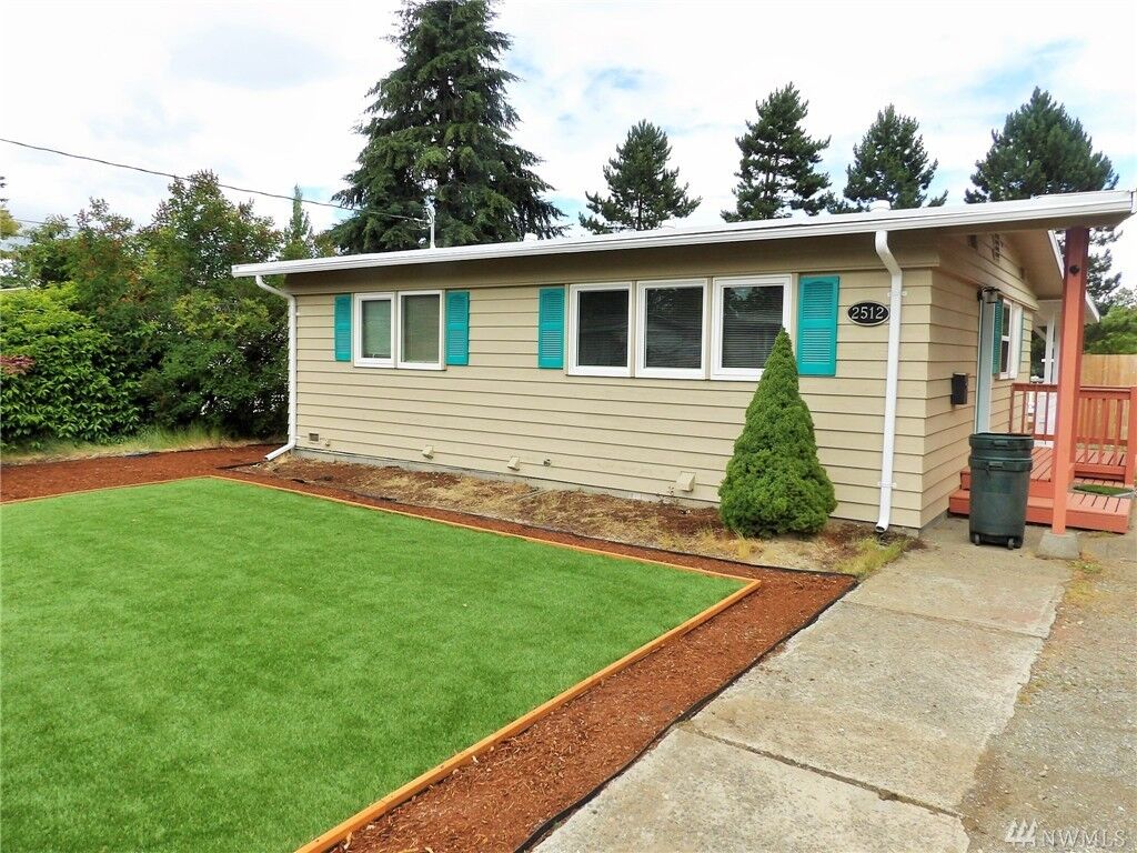 Property Photo: 2512 NE 7th St WA 98056
