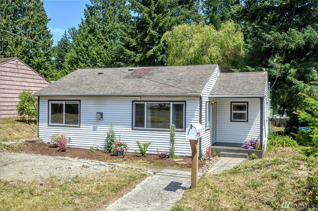 Property Photo:  16334 27th Ave NE  WA 98155 