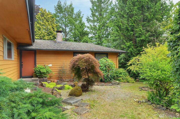 Property Photo:  17802 W Lake Desire Dr SE  WA 98058 