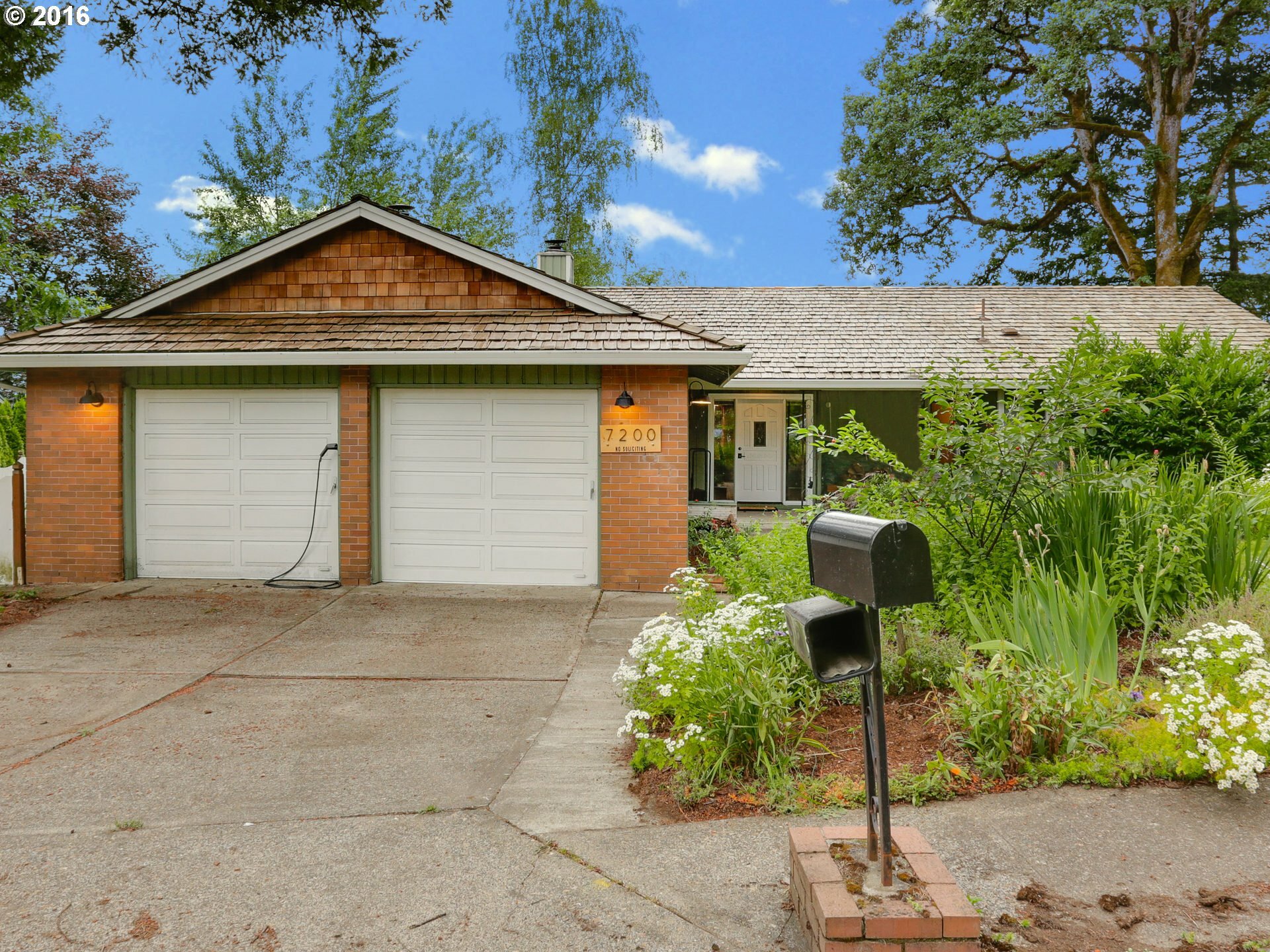 Property Photo:  7200 Ridgegate Dr  OR 97027 