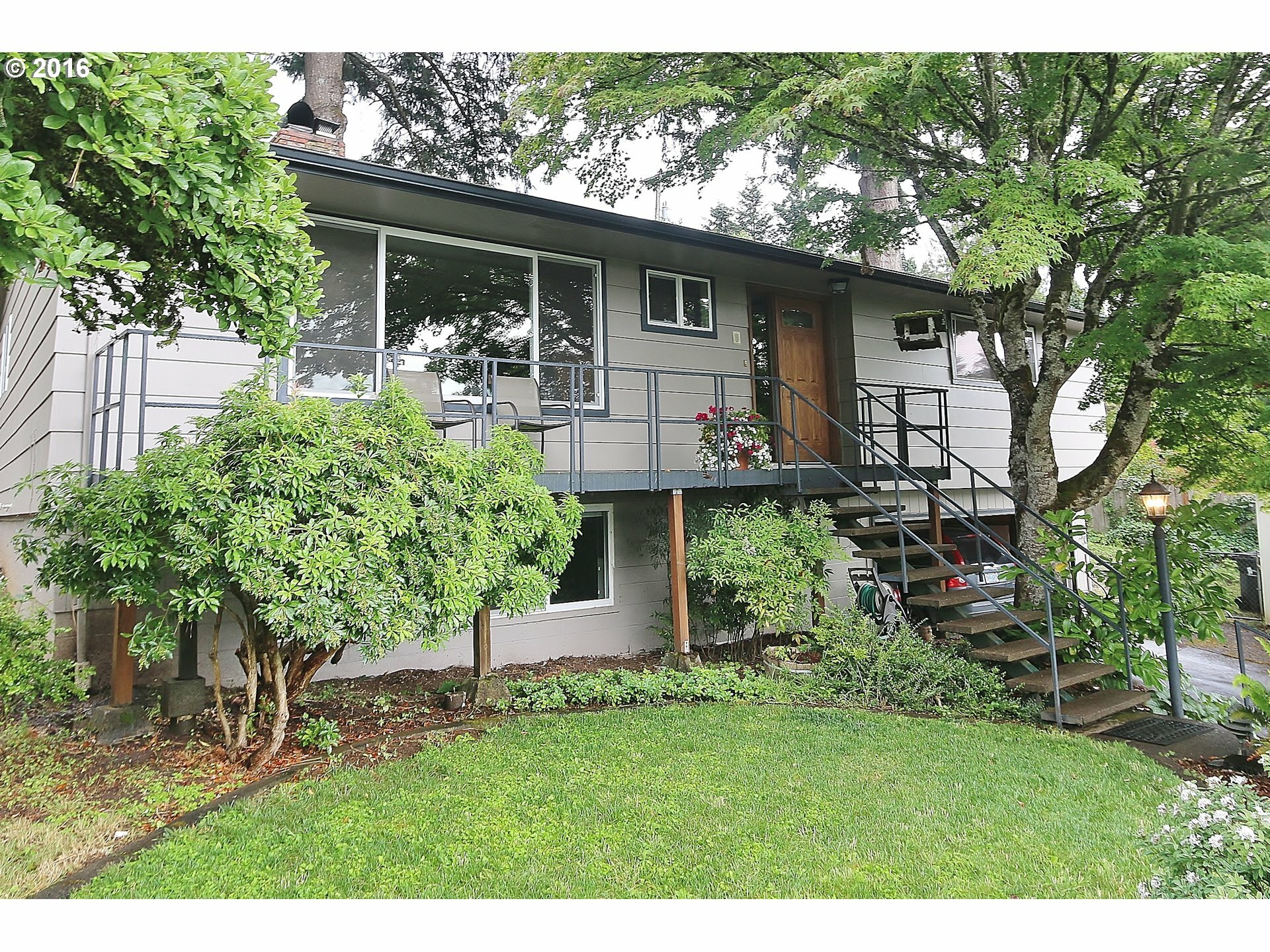 Property Photo: 550 Fulvue Dr OR 97405