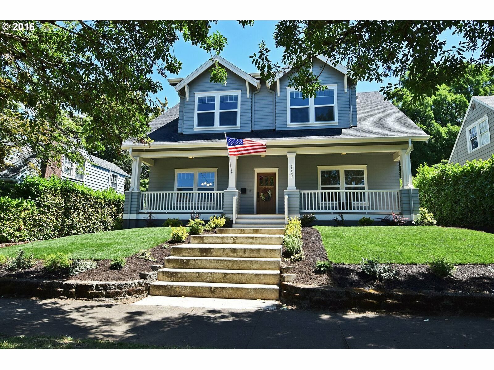 Property Photo: 2220 SE 51st Ave OR 97215