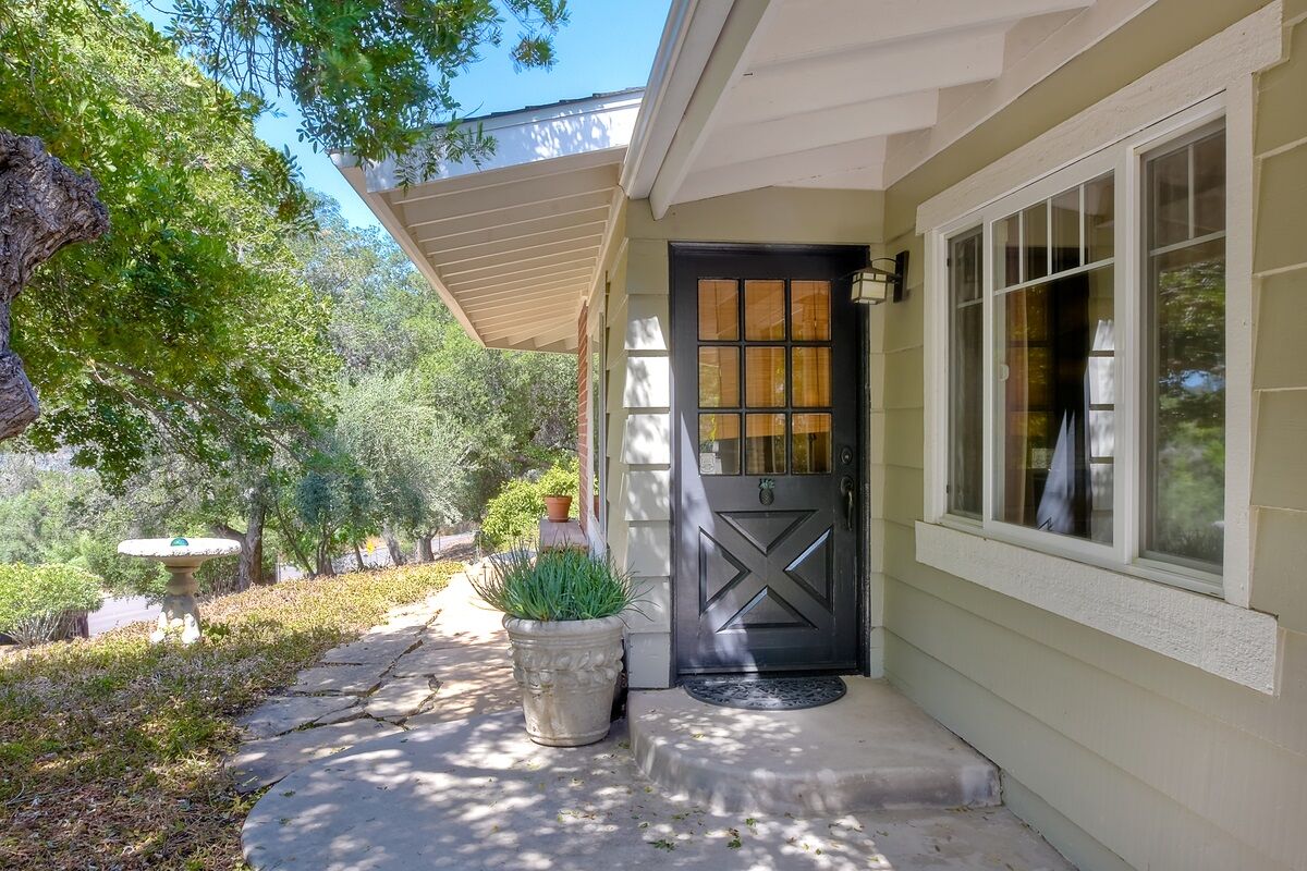 Property Photo:  1131 Vale Terrace  CA 92084 