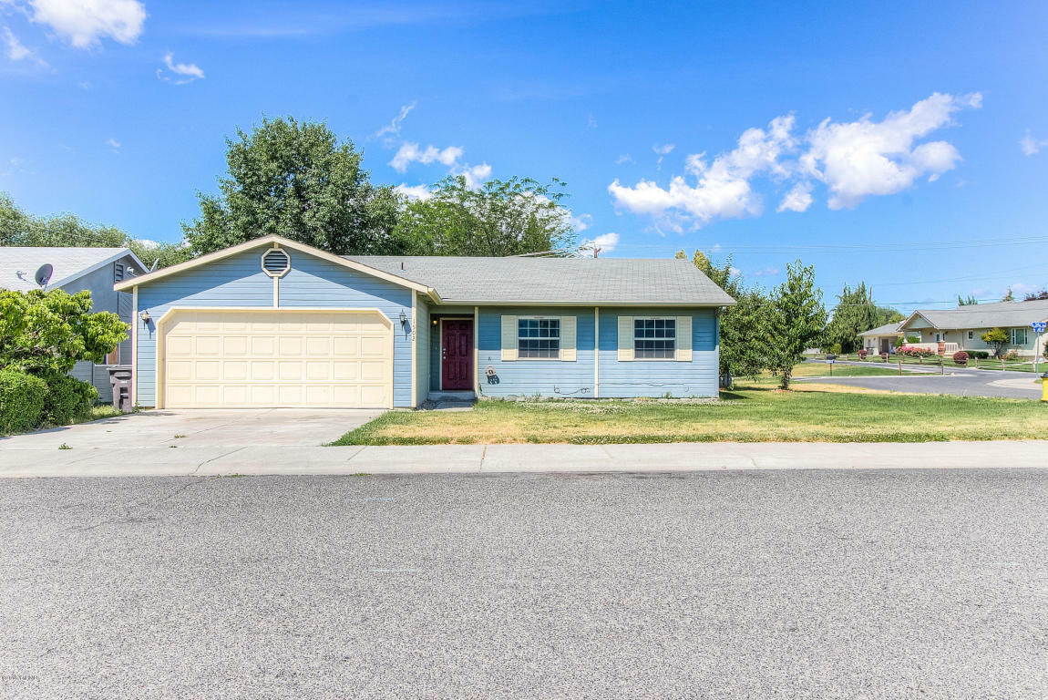 Property Photo: 1502 Suncrest Way WA 98902
