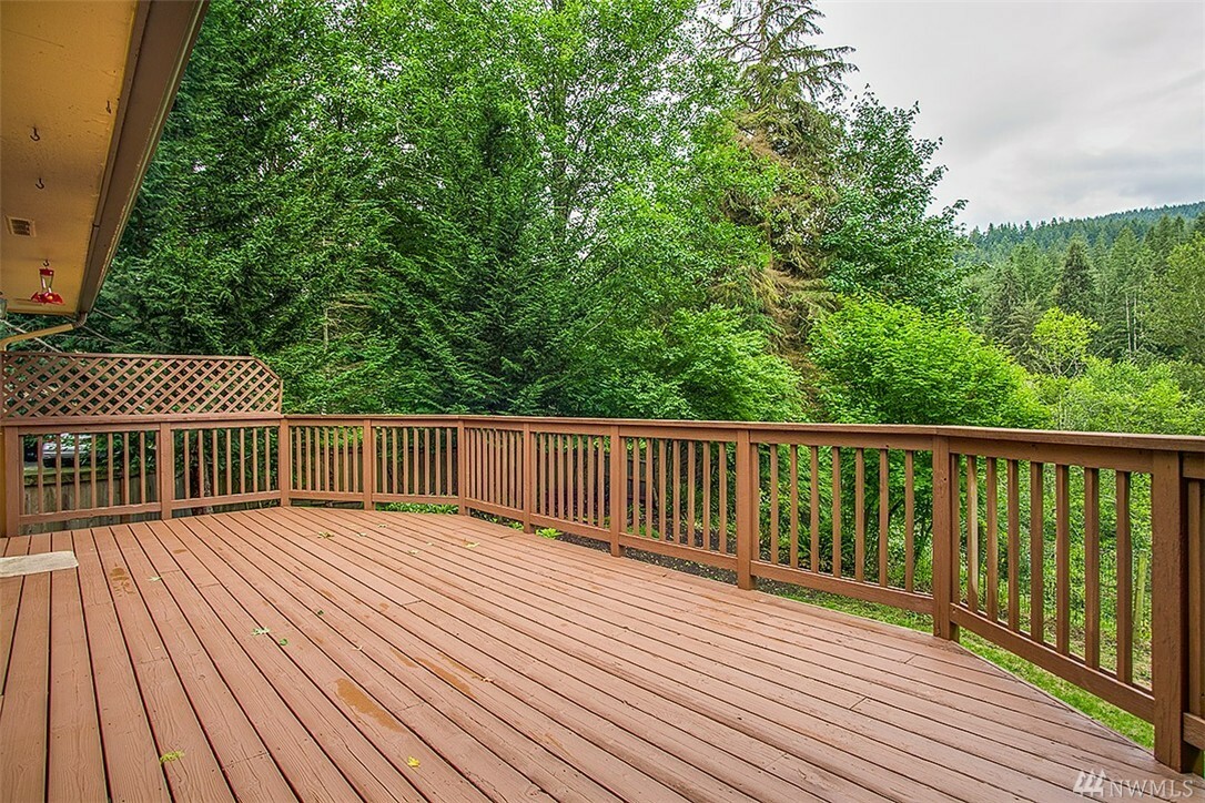 Property Photo:  10515 324th Place SE  WA 98027 