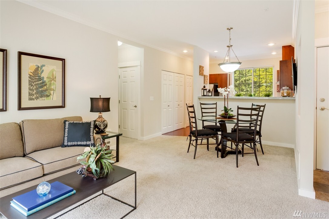 Property Photo:  25025 SE Klahanie Blvd L205  WA 98029 