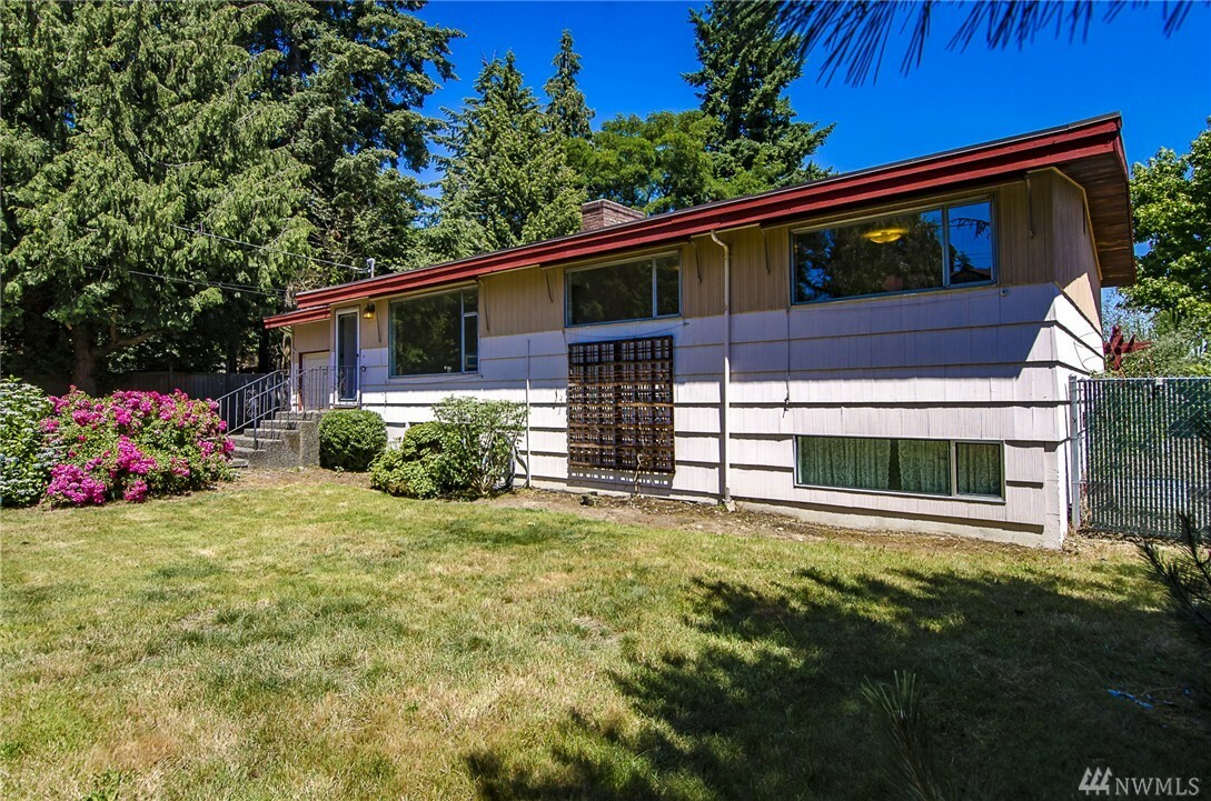 Property Photo:  11452 5th Ave S  WA 98168 