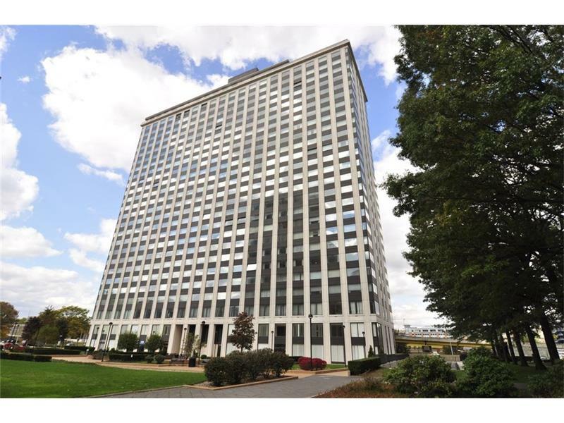 Property Photo:  320 Fort Duquesne Blvd. 11A  PA 15222 