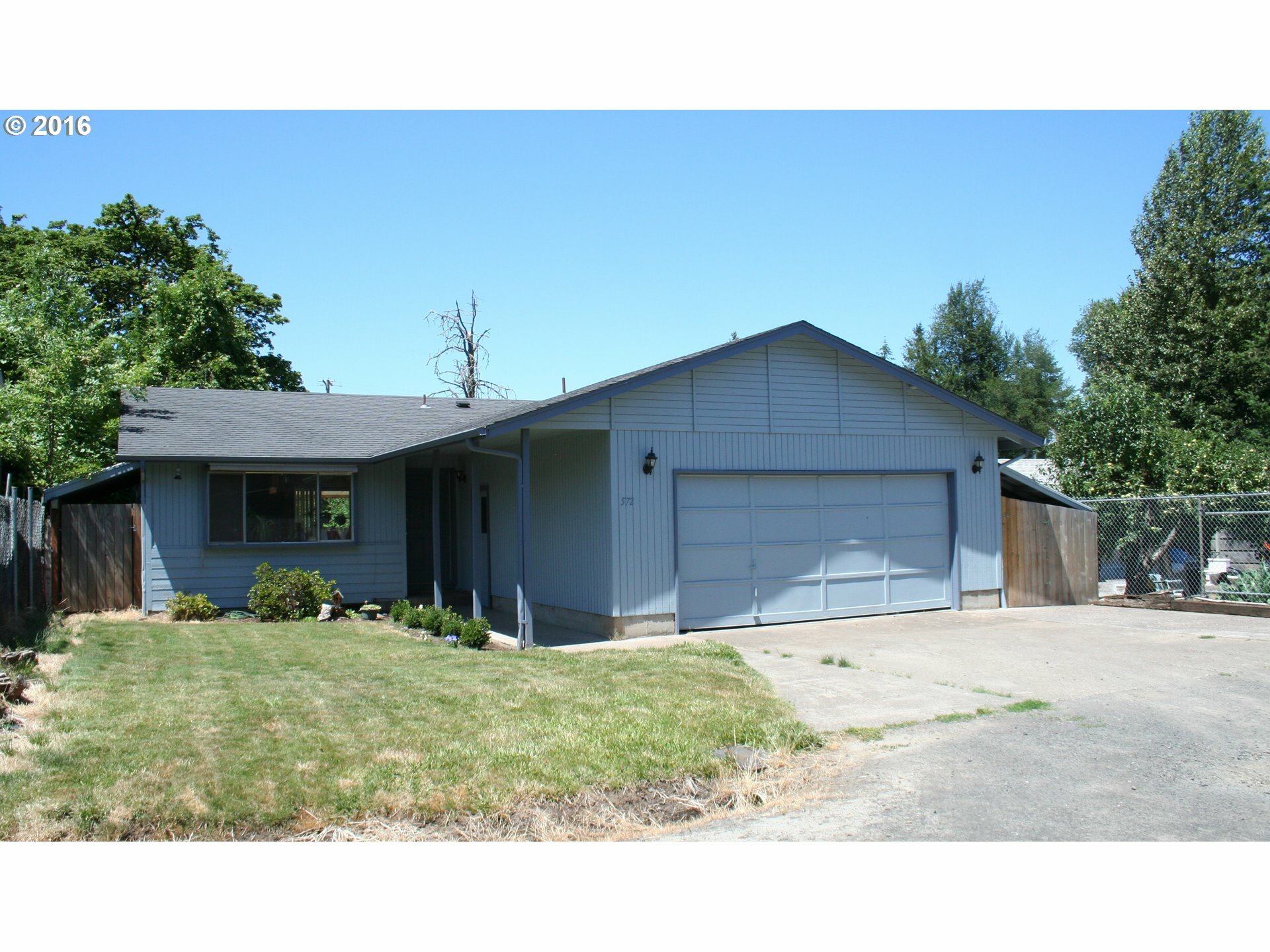 Property Photo:  572 S 47th Pl  OR 97478 