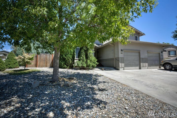 Property Photo:  1095 Corum Cir  WA 98802 