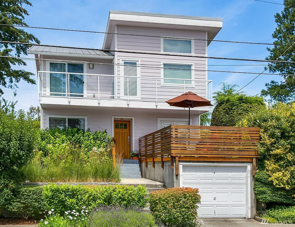 Property Photo:  3728 SW Thistle St  WA 98126 