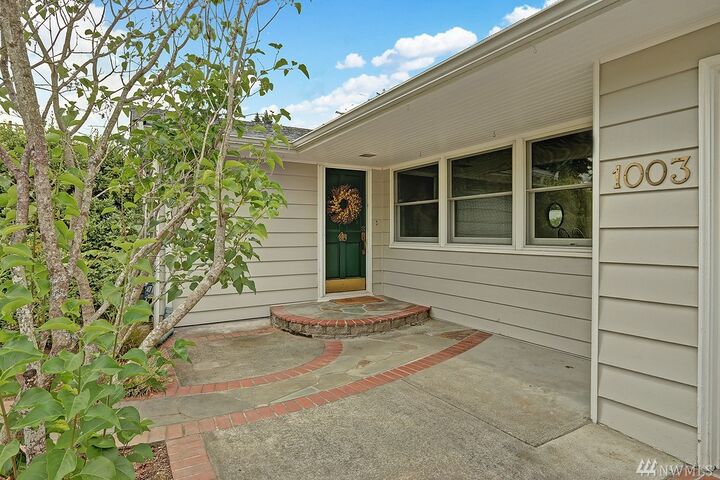 Home for sale in Edmonds: 1003 Spruce St, Edmonds, WA 98020