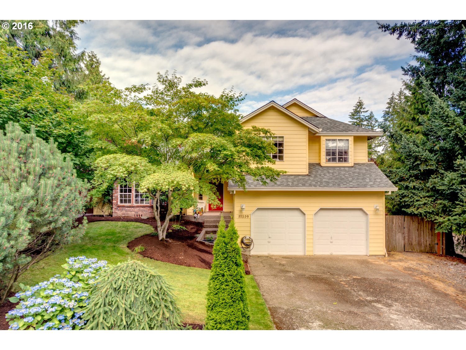 Property Photo: 11509 SW 43rd Ave OR 97219