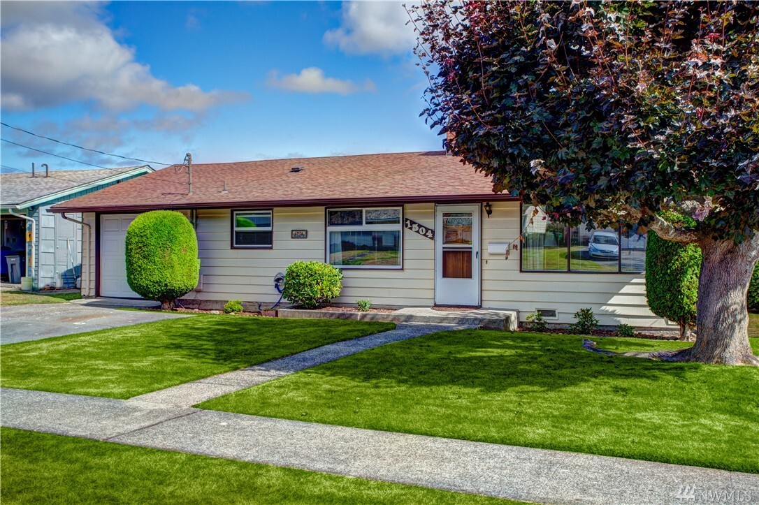 Property Photo: 1504 40th St WA 98221