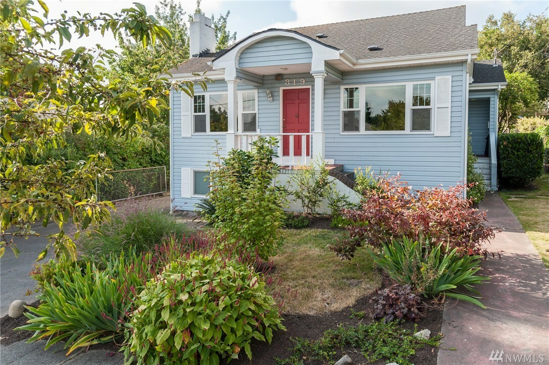 Property Photo:  319 N 82nd St  WA 98103 