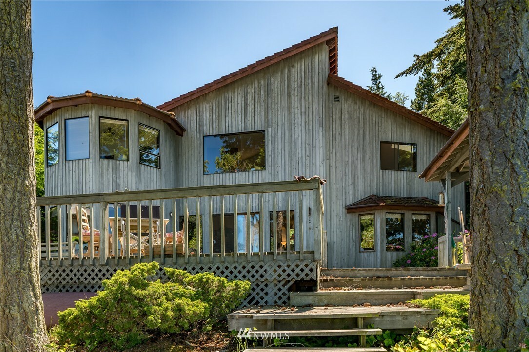 Property Photo:  214 Doe Run Road  WA 98261 