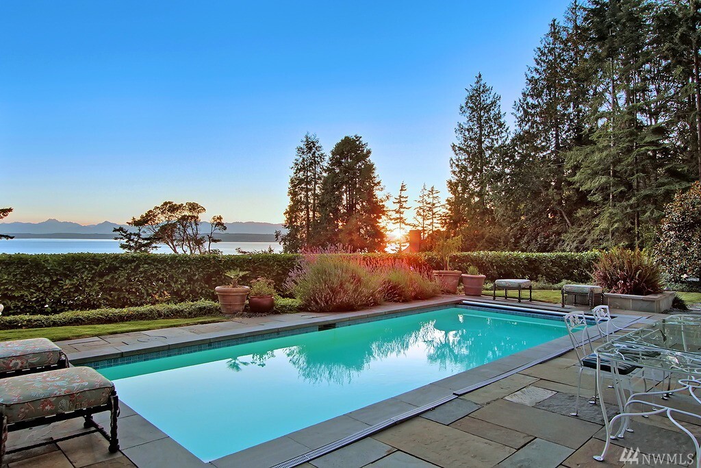 Property Photo: 85 Olympic Dr NW WA 98177