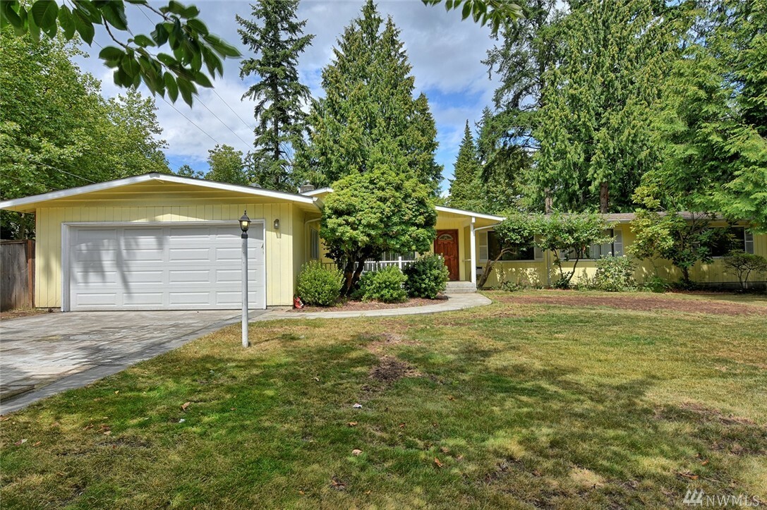 Property Photo:  8804 SE 61st St  WA 98040 