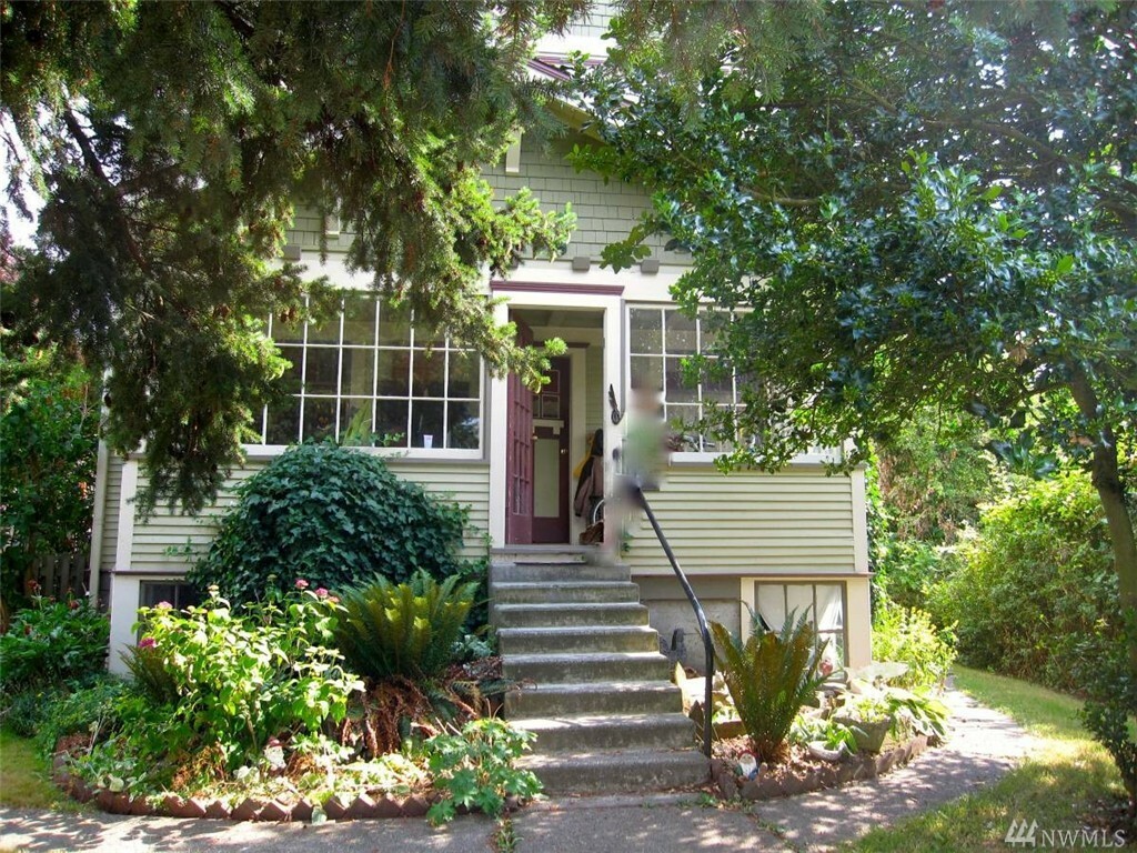 Property Photo:  700 Donovan Ave  WA 98225 