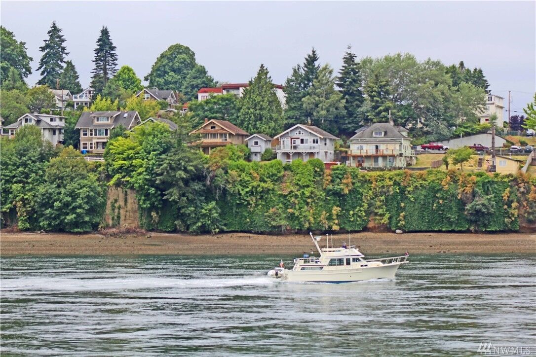 Property Photo:  922 926,930  Washington Avenue  WA 98337 